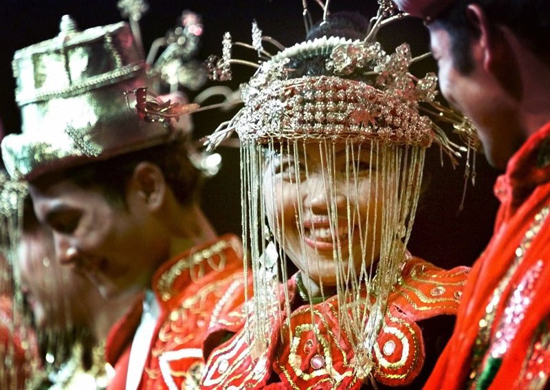 Στη Τζακάρτα άλλαξαν χρόνο με ομαδικό γάμο -«Ι do», για 500 ζευγάρια [εικόνες] | iefimerida.gr 3