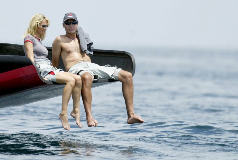 Η απίθανη ζωή της πλουσιότερης Βρετανίδας: Από τα καλλιστεία στο τραγούδι και την αγκαλιά του πάμπλουτου συζύγου της [εικόνες] | iefimerida.gr 3