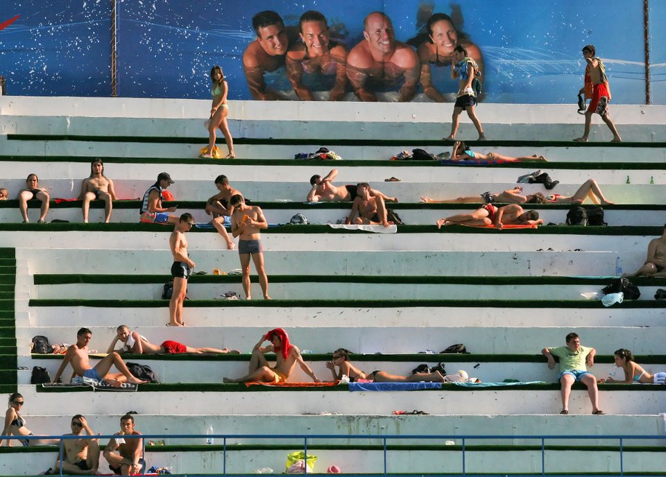 Συναγερμός λόγω καύσωνα σε Ρουμανία και Βουλγαρία -5 νεκροί, λιποθυμίες στο δρόμο | iefimerida.gr 0