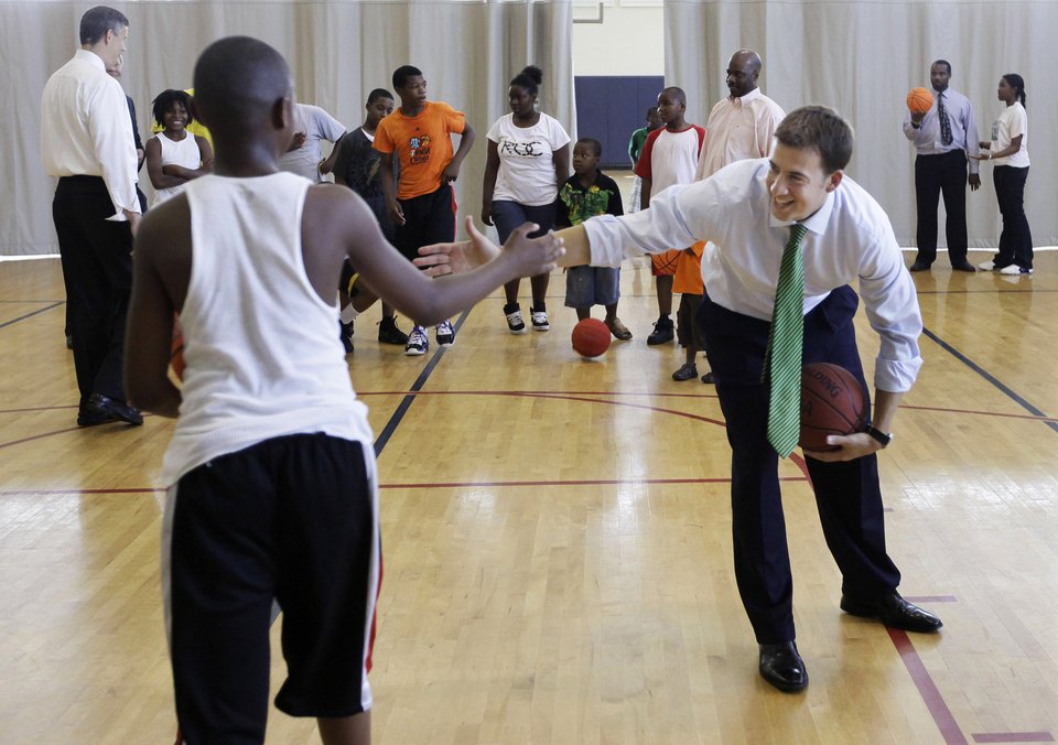 Ποιος είναι ο Ελληνας Αλέξης Γιαννούλιας που βρίσκεται διαρκώς στο πλευρό του Ομπάμα [εικόνες] | iefimerida.gr 6