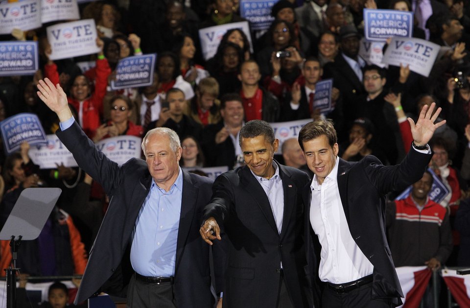 Ποιος είναι ο Ελληνας Αλέξης Γιαννούλιας που βρίσκεται διαρκώς στο πλευρό του Ομπάμα [εικόνες] | iefimerida.gr 5