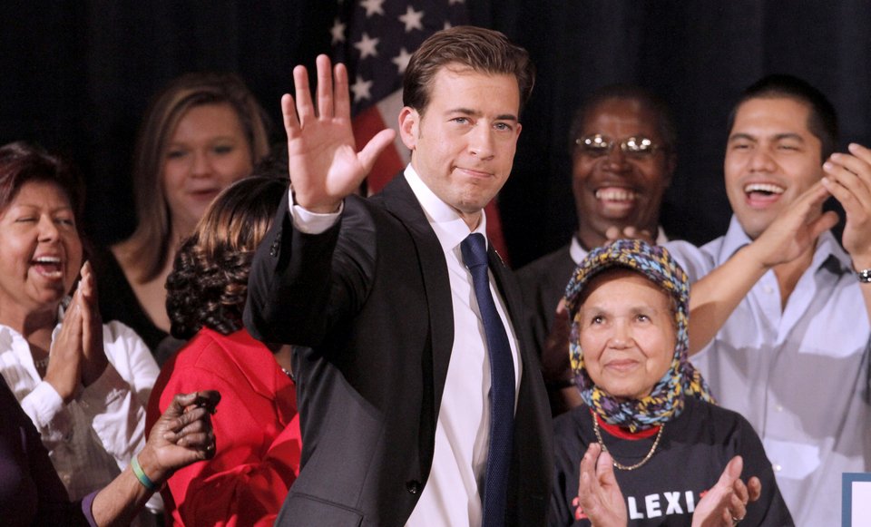 Ποιος είναι ο Ελληνας Αλέξης Γιαννούλιας που βρίσκεται διαρκώς στο πλευρό του Ομπάμα [εικόνες] | iefimerida.gr 3