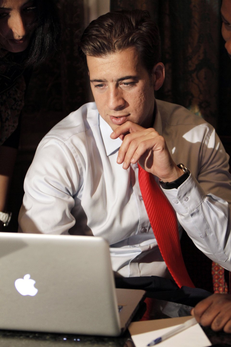 Ποιος είναι ο Ελληνας Αλέξης Γιαννούλιας που βρίσκεται διαρκώς στο πλευρό του Ομπάμα [εικόνες] | iefimerida.gr 8