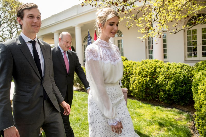 Η εμφάνιση των 5.000 δολ. της Ιβάνκα Τραμπ στο Λευκό Οίκο -Με Oscar de la Renta [εικόνες] | iefimerida.gr 0