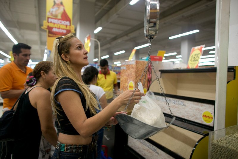 Βενεζουέλα: Γυναίκες πουλάνε τα μαλλιά τους για να αγοράσουν τρόφιμα [εικόνες & βίντεο] | iefimerida.gr 2