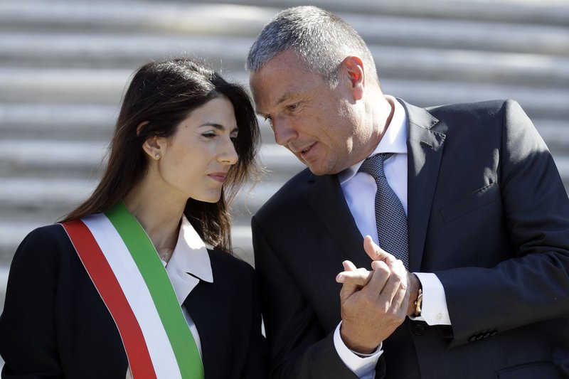 Η δήμαρχος της πόλης με τον CO της Bulgari