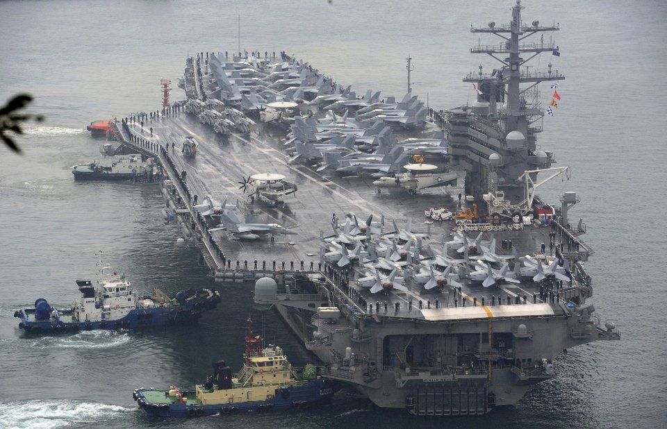 Ο Τραμπ στέλνει και δεύτερο αεροπλανοφόρο με 60 μαχητικά στα ανοιχτά της Βόρειας Κορέας  [εικόνες] | iefimerida.gr 1