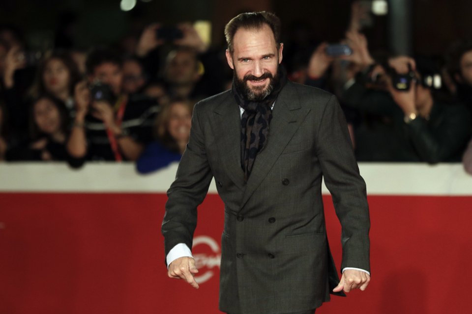 O Ρέιφ Φάινς σκηνοθετεί τη ζωή του Νουρέγιεφ -Με κορυφαίους χορευτές και την Αντέλ Εξαρχόπουλος [εικόνες & βίντεο]  | iefimerida.gr 3