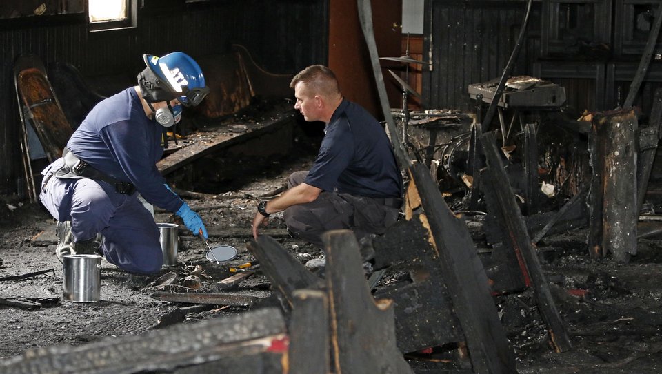 Η Κου Κλουξ Κλαν χτυπά: Εκαψαν εκκλησία μαύρων -Εγραψαν «Ψηφίστε Τραμπ» [εικόνες] | iefimerida.gr 4