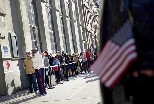 Στο... πόδι ολόκληρη η Αμερική -Απίστευτες σκηνές την ημέρα των εκλογών [εικόνες] | iefimerida.gr 5