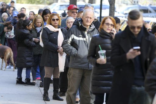 Στο... πόδι ολόκληρη η Αμερική -Απίστευτες σκηνές την ημέρα των εκλογών [εικόνες] | iefimerida.gr 4