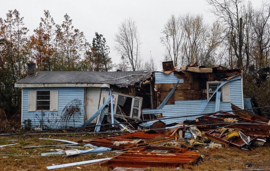 Σαρώνουν τον αμερικανικό νότο οι ανεμοστρόβιλοι -Τουλάχιστον 5 νεκροί [εικόνες] | iefimerida.gr 0