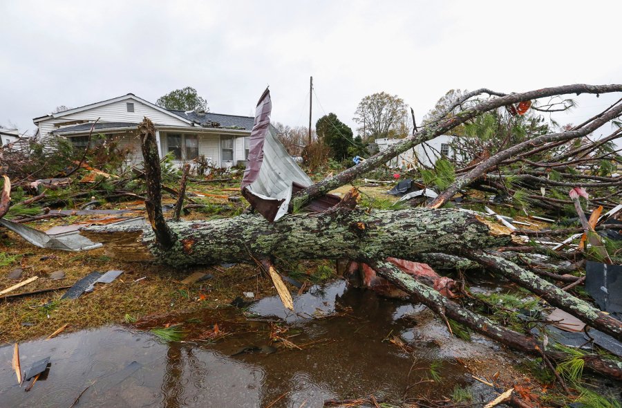 Σαρώνουν τον αμερικανικό νότο οι ανεμοστρόβιλοι -Τουλάχιστον 5 νεκροί [εικόνες] | iefimerida.gr 2