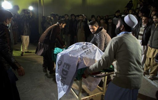 Νεκροί όλοι οι επιβαίνοντες του αεροσκάφους που συνετρίβη την Τετάρτη στο Πακιστάν [εικόνες & βίντεο] | iefimerida.gr 1