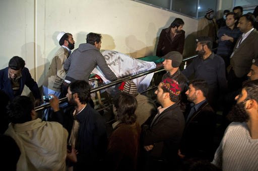 Νεκροί όλοι οι επιβαίνοντες του αεροσκάφους που συνετρίβη την Τετάρτη στο Πακιστάν [εικόνες & βίντεο] | iefimerida.gr 3