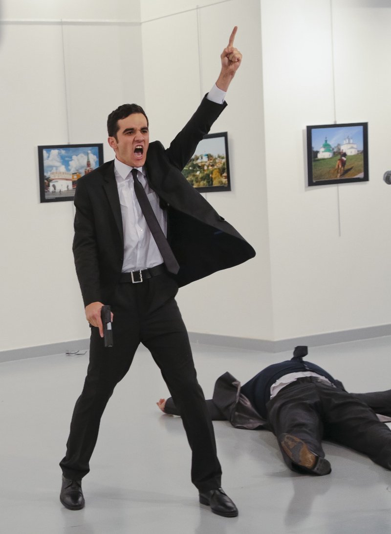Η Τουρκία διέταξε τη σύλληψη του Γκιουλέν για τη δολοφονία του Ρώσου πρεσβευτή Αντρέι Καρλόφ | iefimerida.gr 0