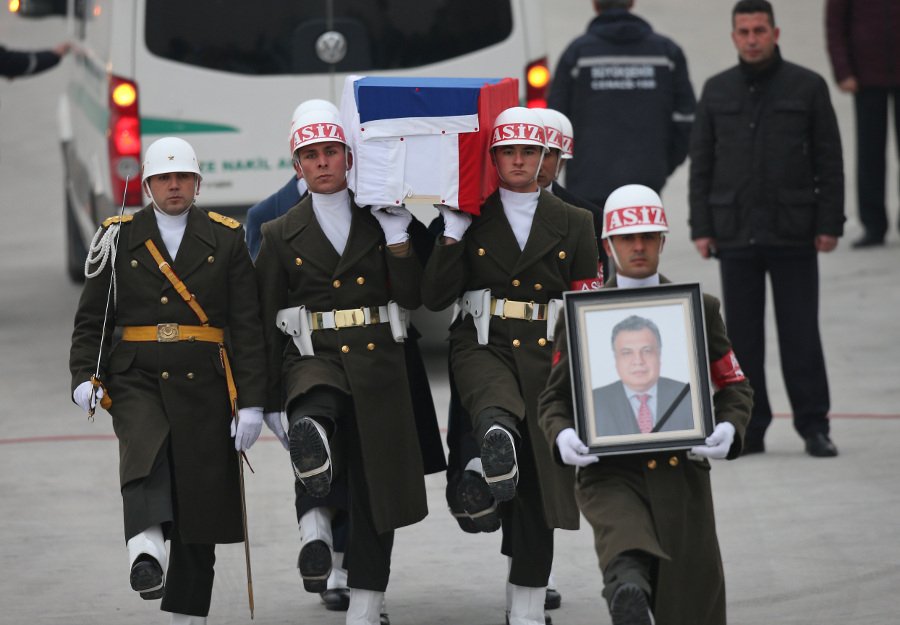 Στη Ρωσία με αεροσκάφος η σορός του δολοφονημένου πρεσβευτή [εικόνες]  | iefimerida.gr 2