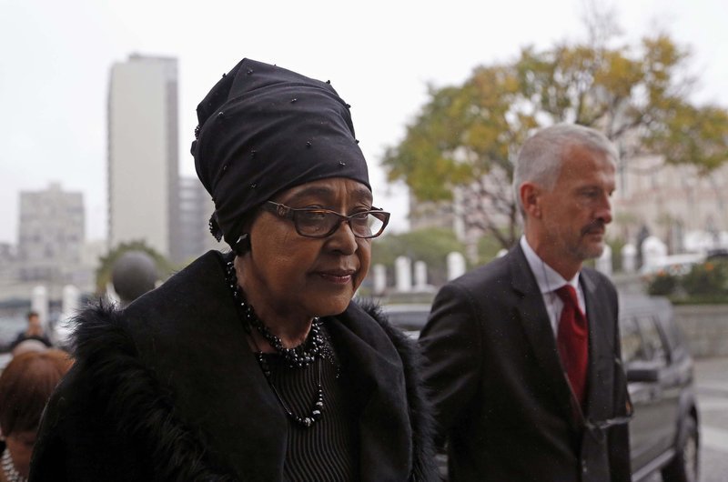 Πέθανε η Γουίνι Μαντέλα, η επί 38 χρόνια σύζυγος του Νέλσον Μαντέλα [εικόνες] | iefimerida.gr 1