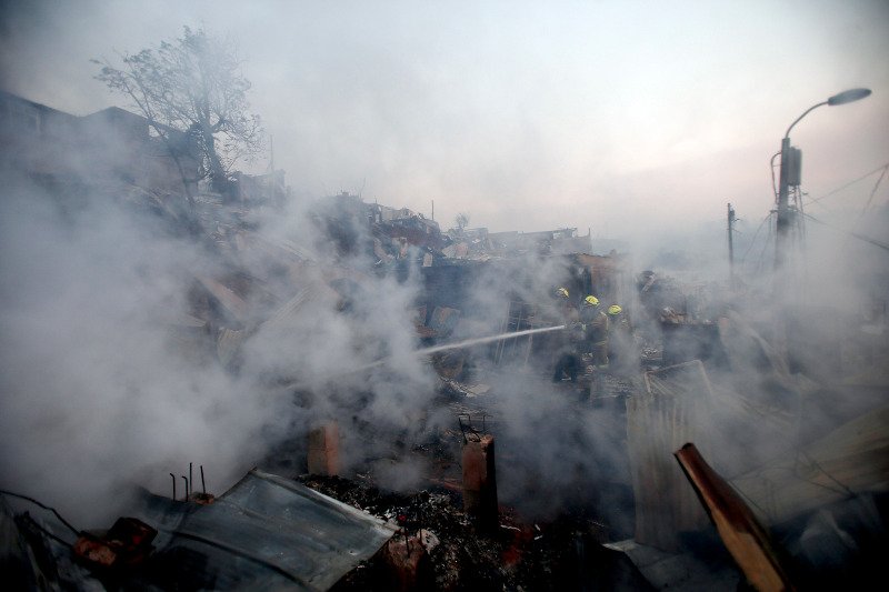 Πύρινη κόλαση στο Βαλπαραΐσο της Χιλής –Δεκάδες σπίτια έγιναν στάχτη [εικόνες & βίντεο]  | iefimerida.gr 0