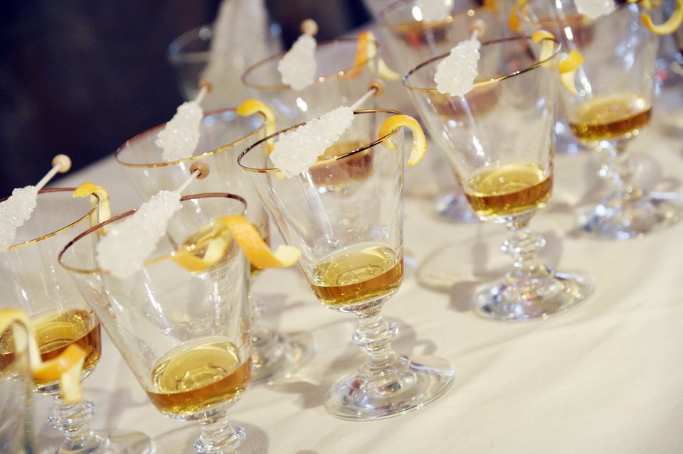 Στις πρόβες για τις Χρυσές Σφαίρες: Το ντεκόρ, τα ποτά, η τελετή, οι υποψήφιοι [εικόνες]  | iefimerida.gr 2