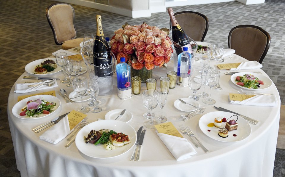 Στις πρόβες για τις Χρυσές Σφαίρες: Το ντεκόρ, τα ποτά, η τελετή, οι υποψήφιοι [εικόνες]  | iefimerida.gr 3