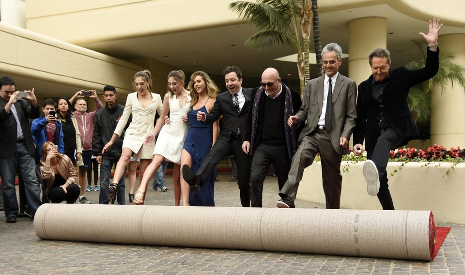 Στις πρόβες για τις Χρυσές Σφαίρες: Το ντεκόρ, τα ποτά, η τελετή, οι υποψήφιοι [εικόνες]  | iefimerida.gr 0