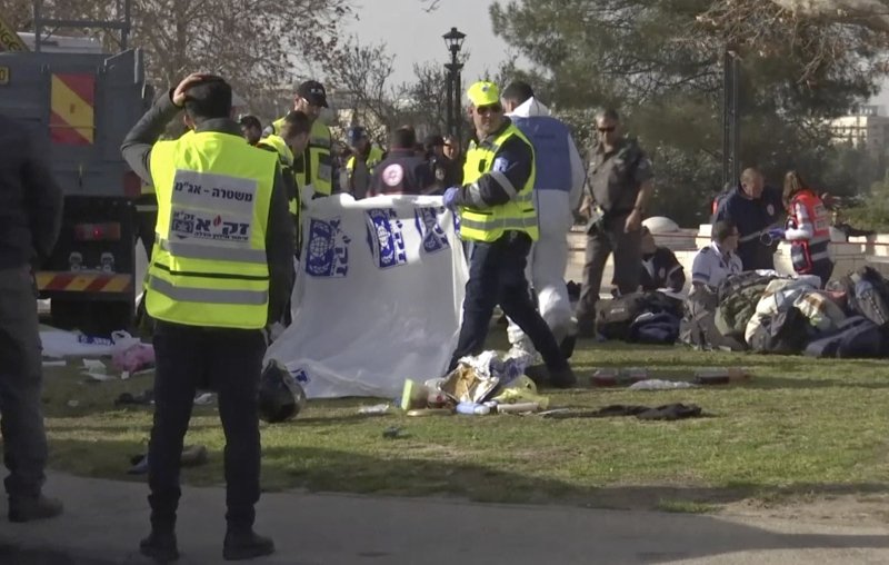 Βίντεο-σοκ: H στιγμή που το φορτηγό πέφτει πάνω σε στρατιώτες στην Ιερουσαλήμ! - «Οπαδός του ISIS ο οδηγός», λέει ο Νετανιάχου | iefimerida.gr 0