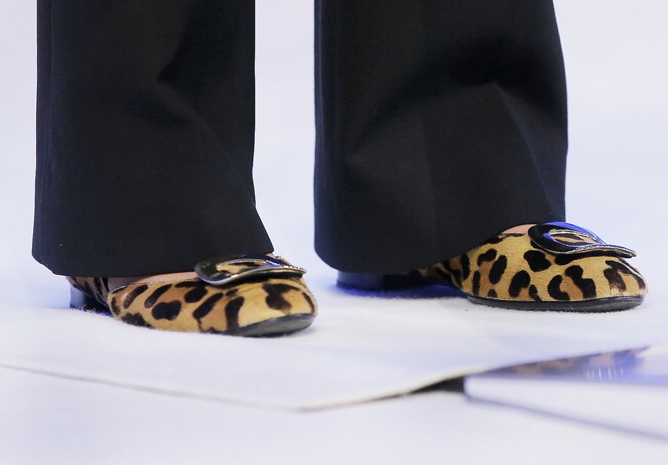 Οι animal print μπαλαρίνες της Τερέζα Μέι στο Νταβός [εικόνες]   | iefimerida.gr 1