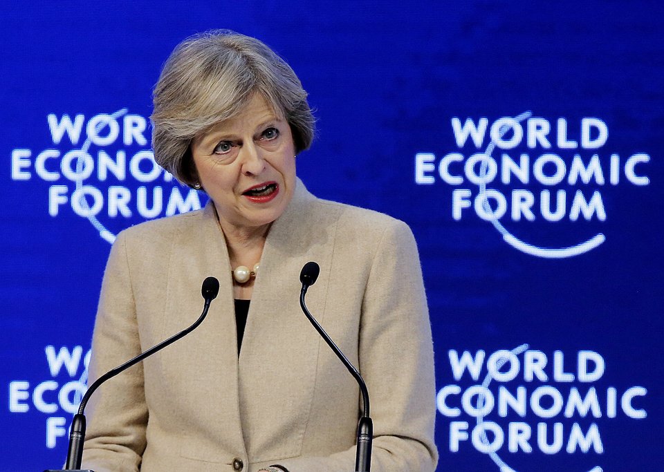 Οι animal print μπαλαρίνες της Τερέζα Μέι στο Νταβός [εικόνες]   | iefimerida.gr 0