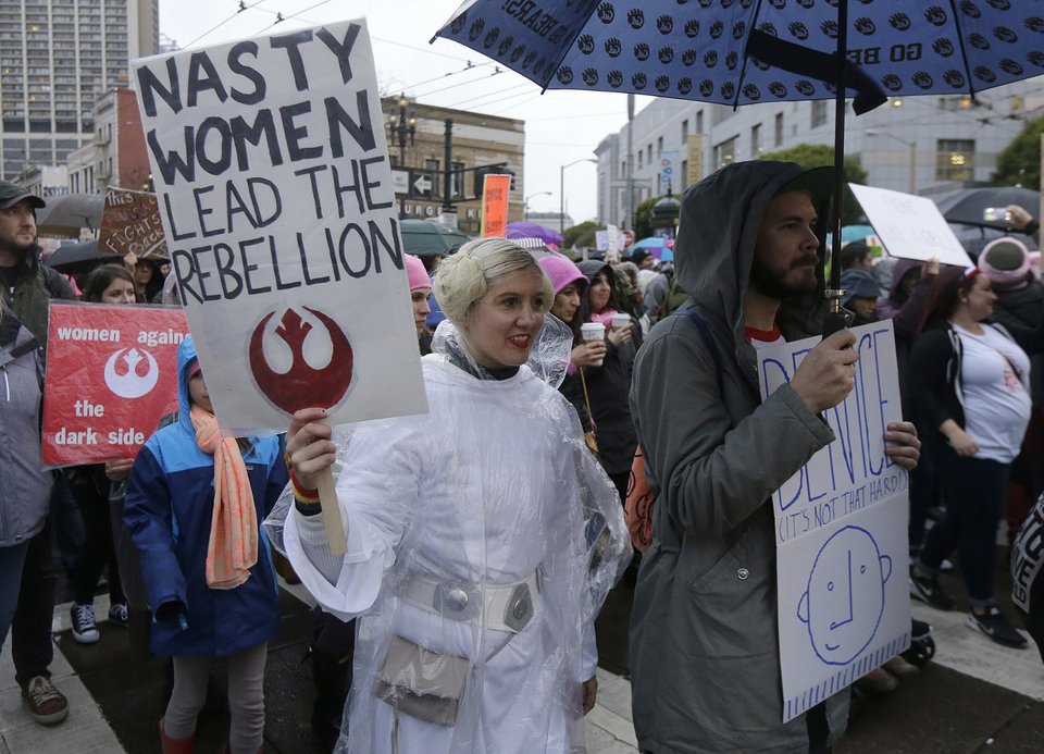 Μουσεία ζητούν πλακάτ από τις πορείες γυναικών κατά Τραμπ για να τα εκθέσουν [εικόνες] | iefimerida.gr 2