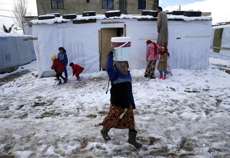Πρωτόγνωρες εικόνες: Χιόνισε στις ερήμους της Σ. Αραβίας! Καμήλες στα... λευκά! [εικόνες & βίντεο] | iefimerida.gr 3