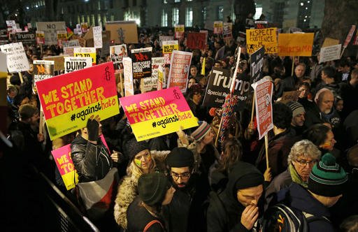 #muslimBan: Χιλιάδες στους δρόμους κατά του διατάγματος Τραμπ σε ΗΠΑ-Βρετανία [εικόνες] | iefimerida.gr 2