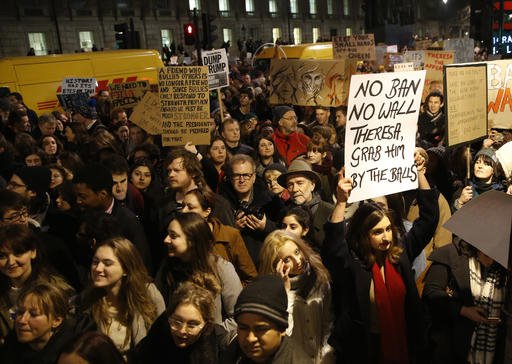 #muslimBan: Χιλιάδες στους δρόμους κατά του διατάγματος Τραμπ σε ΗΠΑ-Βρετανία [εικόνες] | iefimerida.gr 3