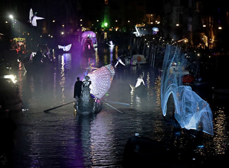 Χάος από τα μέτρα ασφάλειας στο καρναβάλι της Βενετίας -Οι ντόπιοι δεν μπορούσαν να πάνε σπίτια τους | iefimerida.gr 0
