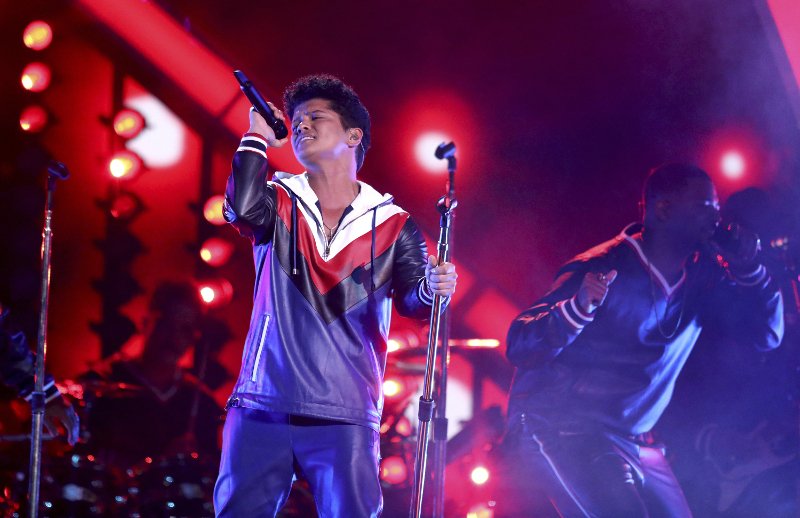 Grammy: Σάρωσε η Αντέλ -Με φουσκωμένη κοιλίτσα η Μπιγιονσέ  [εικόνες & βίντεο] | iefimerida.gr 11