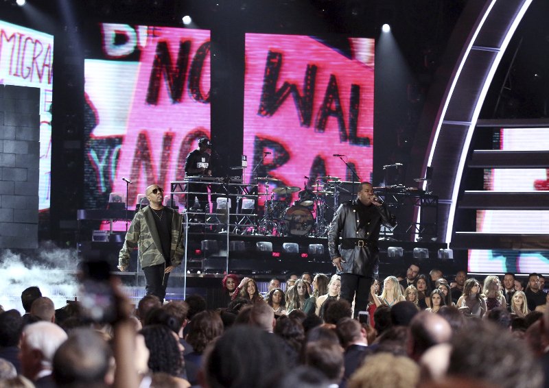 Grammy: Σάρωσε η Αντέλ -Με φουσκωμένη κοιλίτσα η Μπιγιονσέ  [εικόνες & βίντεο] | iefimerida.gr 12