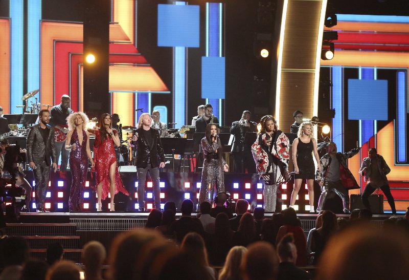 Grammy: Σάρωσε η Αντέλ -Με φουσκωμένη κοιλίτσα η Μπιγιονσέ  [εικόνες & βίντεο] | iefimerida.gr 13