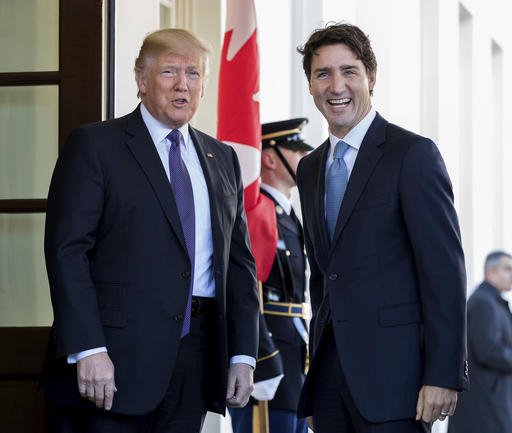 Ο Τραμπ υποδέχθηκε τον Τριντό στον Λευκό Οίκο με χαμόγελα [εικόνες & βίντεο] | iefimerida.gr 1