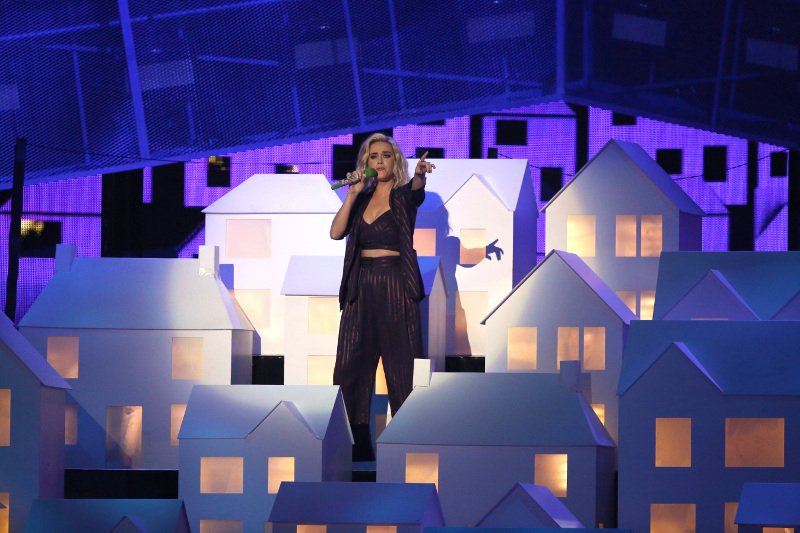 Ο Ντόναλντ Τραμπ και η Τερέζα Μέι στα Βρετανικά Βραβεία Μουσικής... σαν σκελετοί [εικόνες & βίντεο] | iefimerida.gr 3