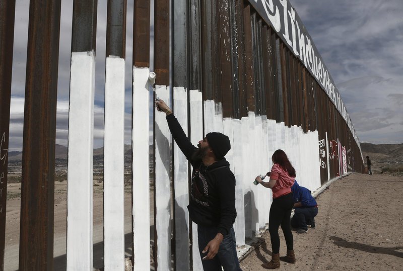 Τραμπ προς Μεξικανό πρόεδρο: «Είσαι τρελός;»  | iefimerida.gr 0