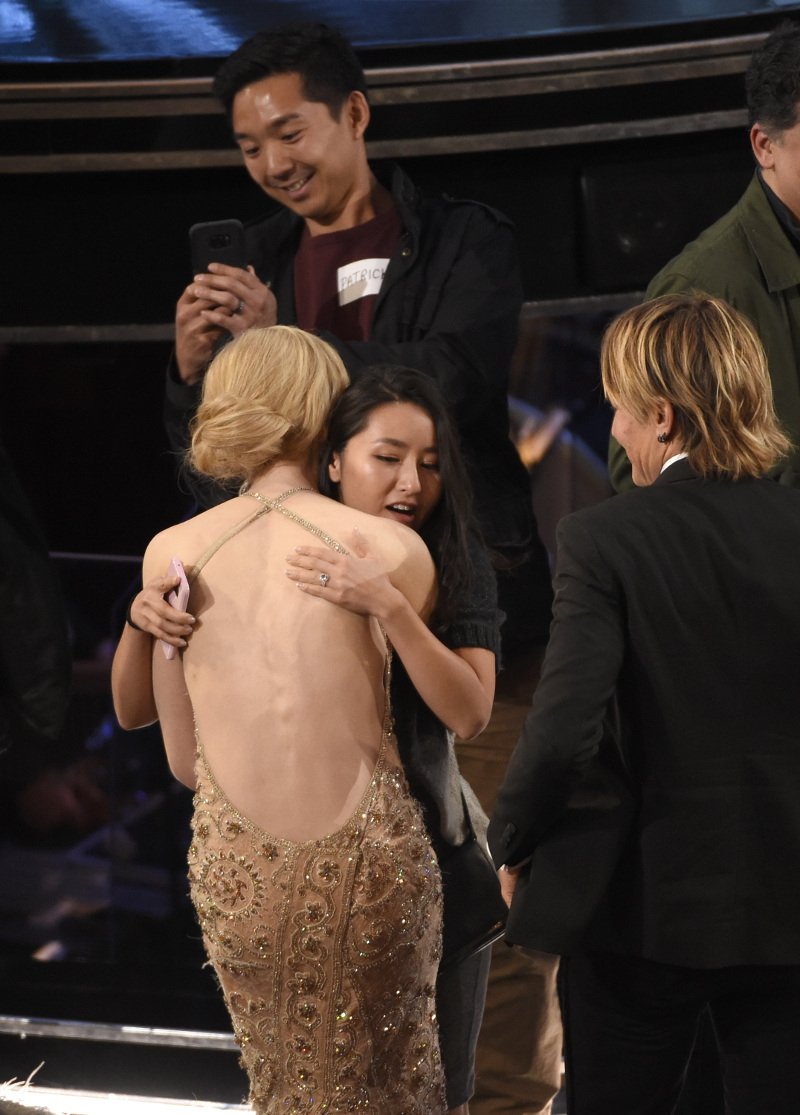 Ανυποψίαστοι τουρίστες βρέθηκαν (χωρίς να το γνωρίζουν) στη σκηνή των Οσκαρ -Δεν πίστευαν στα μάτια τους [εικόνες & βίντεο] | iefimerida.gr 4