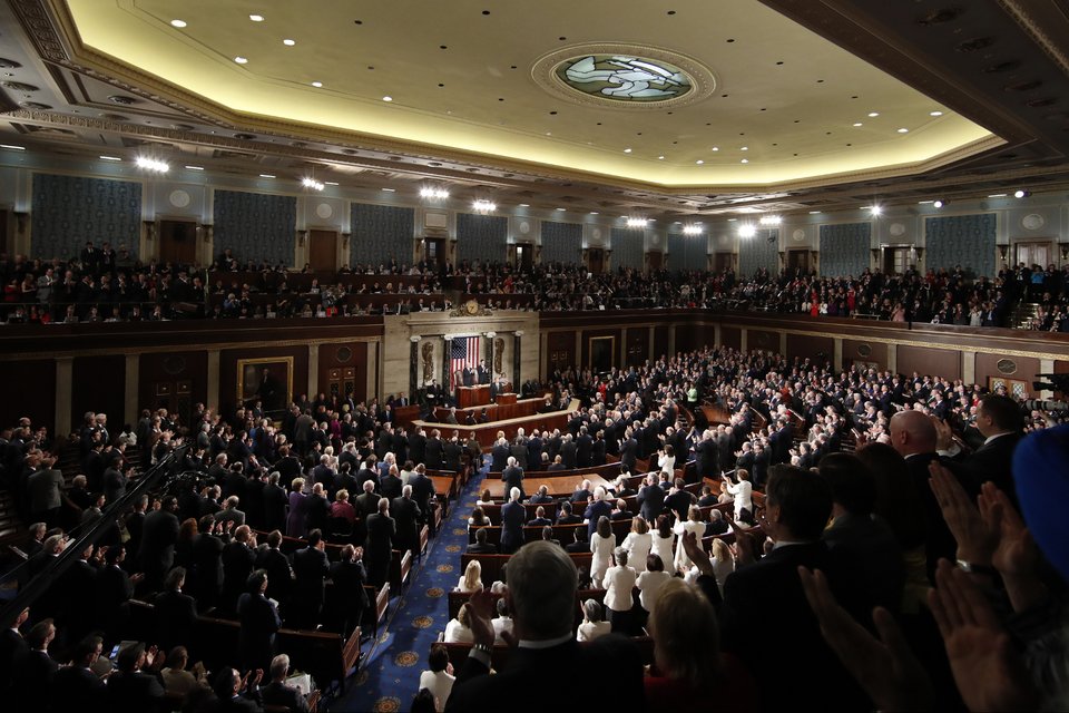 Οι «λευκές σουφραζέτες» του Δημοκρατικού Κόμματος υποδέχτηκαν τον Τραμπ [εικόνες] | iefimerida.gr 1