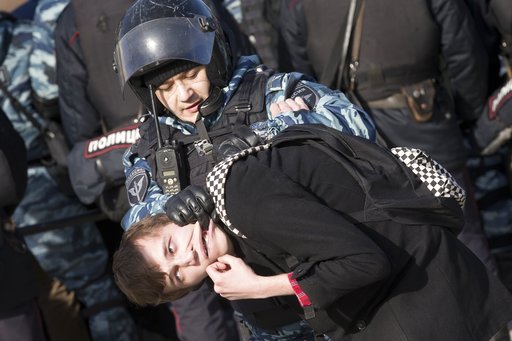 Ρωσία: Πάνω από 700 προσαγωγές στη διαδήλωση κατά της διαφθοράς στη Μόσχα [εικόνες] | iefimerida.gr 8