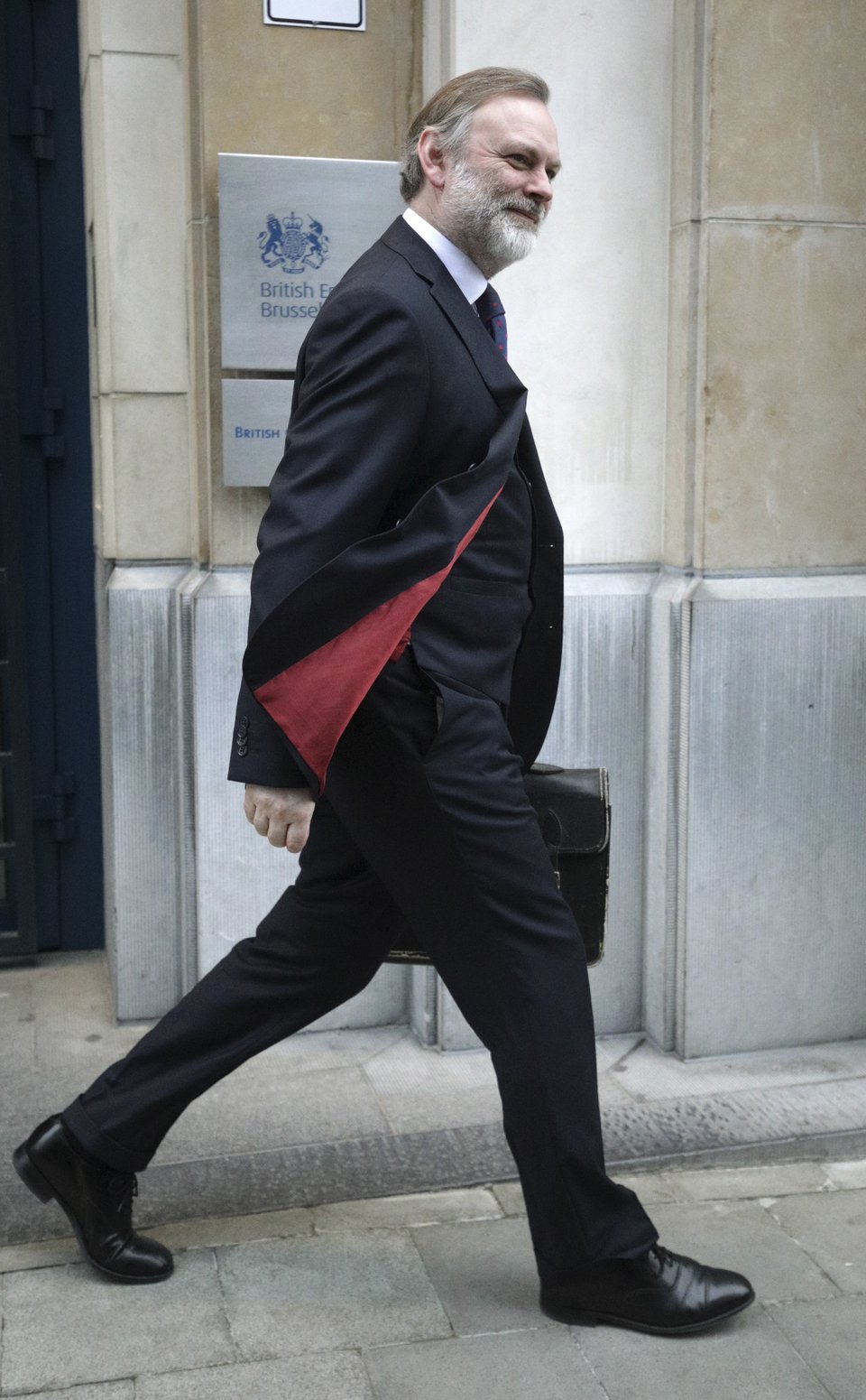 Μέσα σ’ αυτόν τον χαρτοφύλακα είναι το Brexit [εικόνες] | iefimerida.gr 3