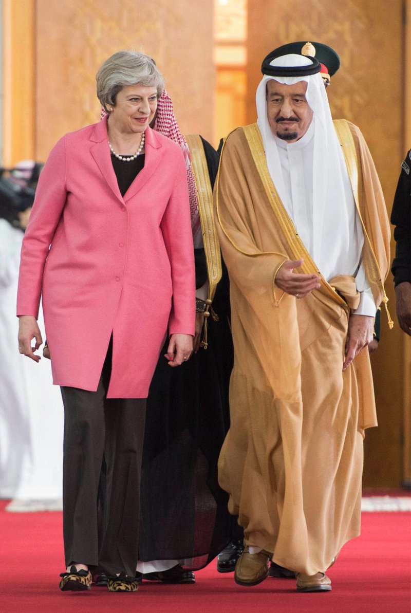  Κόντρα στη νομοθεσία της Βρετανίας η Τερέζα Μέι -Δεν φόρεσε μαντίλα στη Σαουδική Αραβία [εικόνες] | iefimerida.gr 2