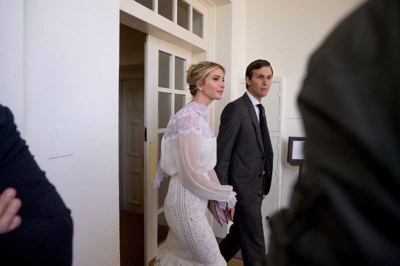 Η εμφάνιση των 5.000 δολ. της Ιβάνκα Τραμπ στο Λευκό Οίκο -Με Oscar de la Renta [εικόνες] | iefimerida.gr 4