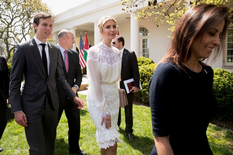 Η εμφάνιση των 5.000 δολ. της Ιβάνκα Τραμπ στο Λευκό Οίκο -Με Oscar de la Renta [εικόνες] | iefimerida.gr 3
