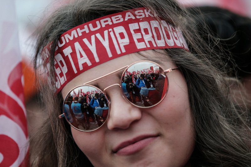 «Φιέστα» Ερντογάν, μία εβδομάδα πριν το δημοψήφισμα [εικόνες] | iefimerida.gr 3