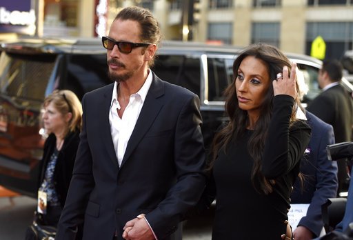 Σοκ στην παγκόσμια μουσική σκηνή: Εφυγε ξαφνικά από τη ζωή ο Κρις Κορνέλ [εικόνες & βίντεο] | iefimerida.gr 0