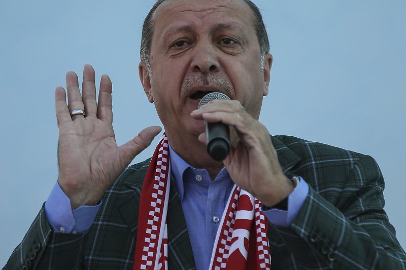 Η εμμονή του Ερντογάν με τα καρό σακάκια -Είναι το γούρι του [εικόνες] | iefimerida.gr 3